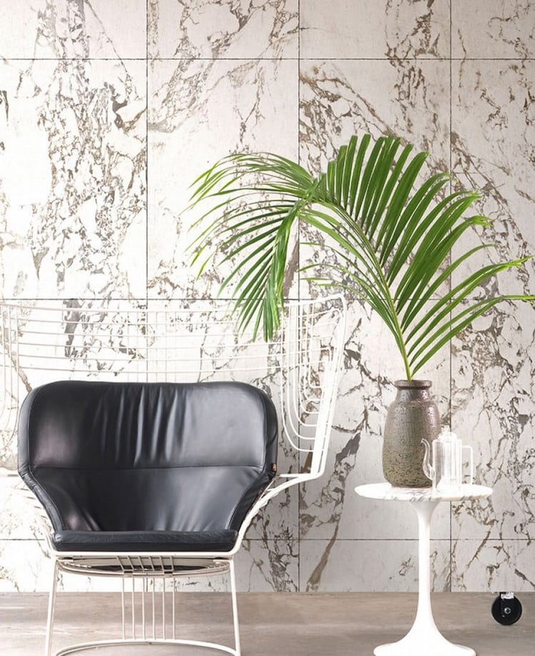 Moderne Tapeten in Stein-Optik Ideen fürs Wohnzimmer Marmor-Look weiß schwarz