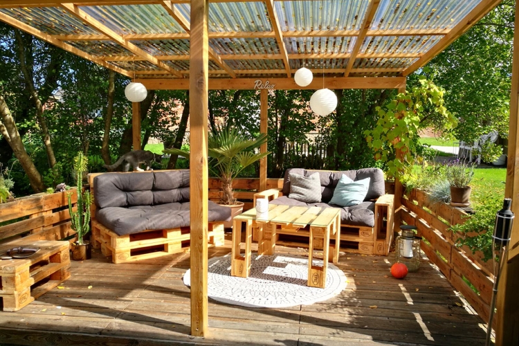 Palettenkissen und Palettenlounge Palettenmöbel für die Terrasse