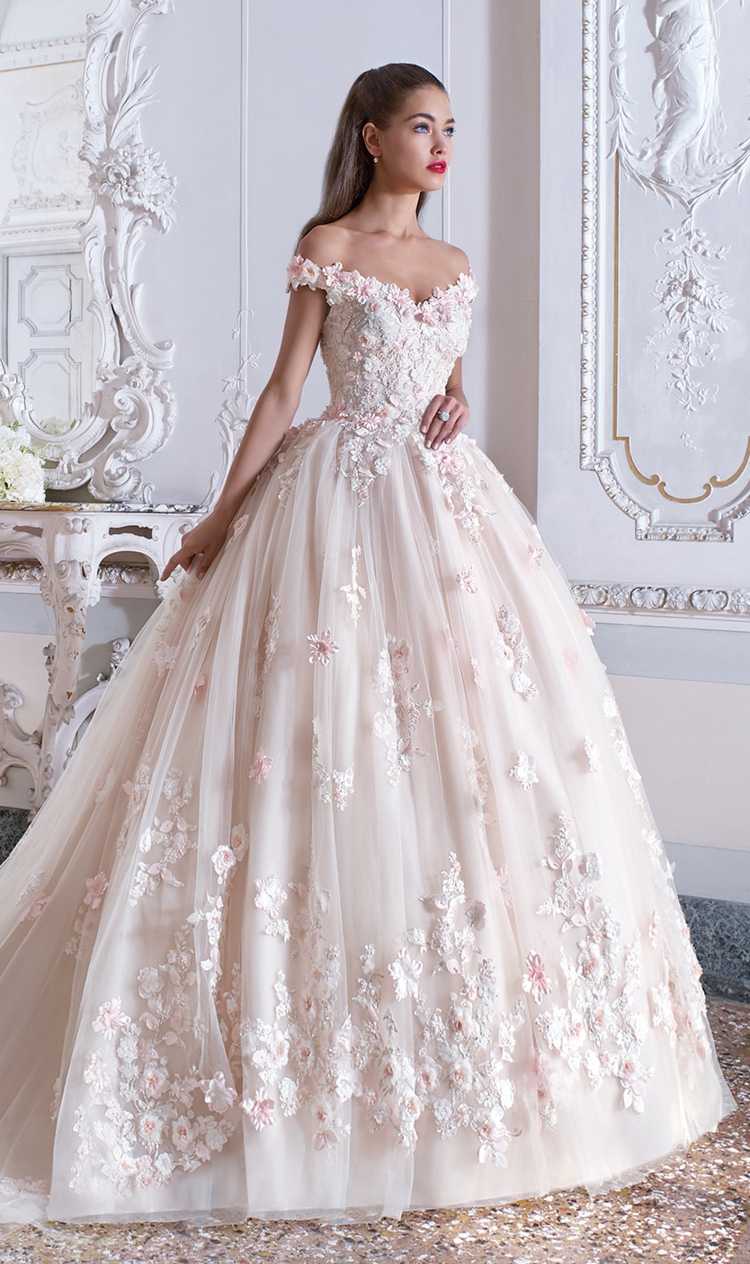 Welche Brautkleid welche Figur schlanke Frauen Prinzessinnen Brautkleid rosa Blumendetails