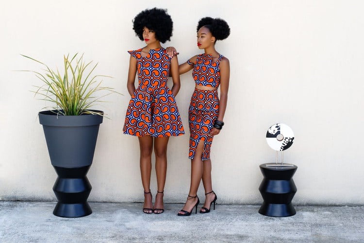 afrikanische Mode rosa Indigo Blau Farben kombinieren