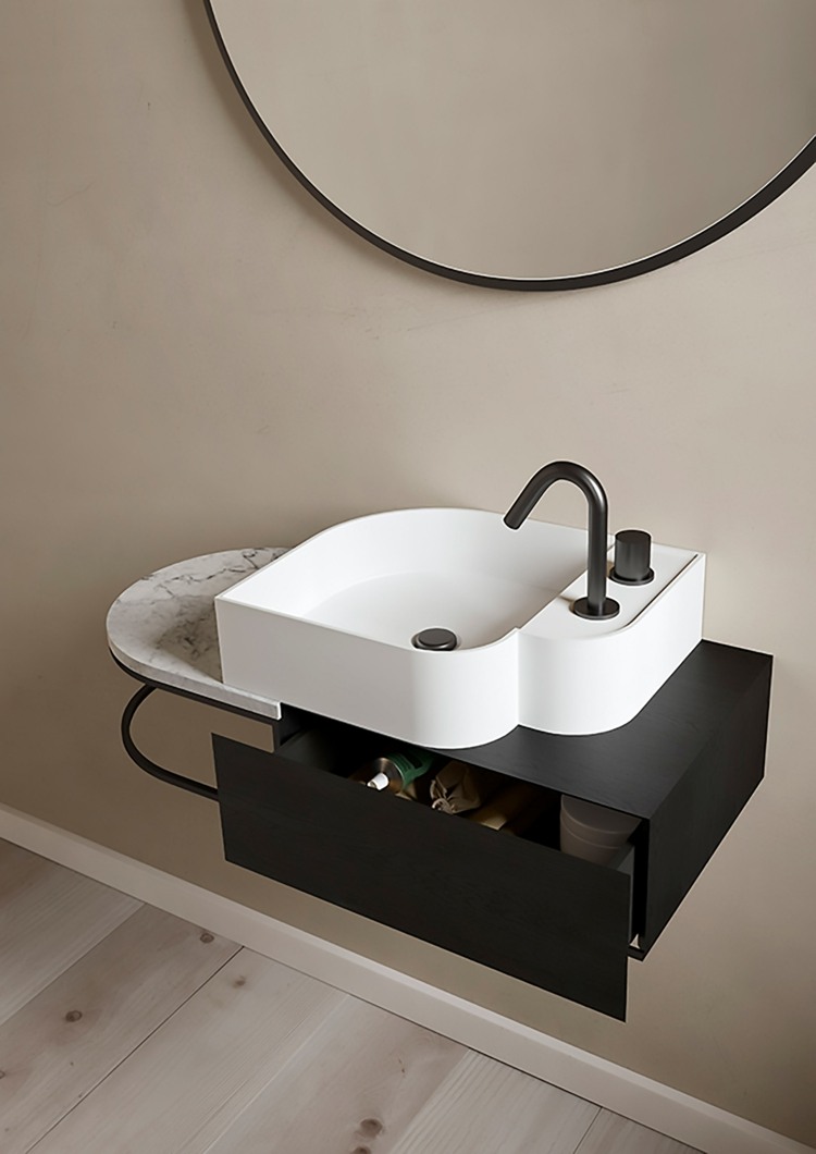 kleines Badezimmer einrichten mit modernen Möbeln von Ext