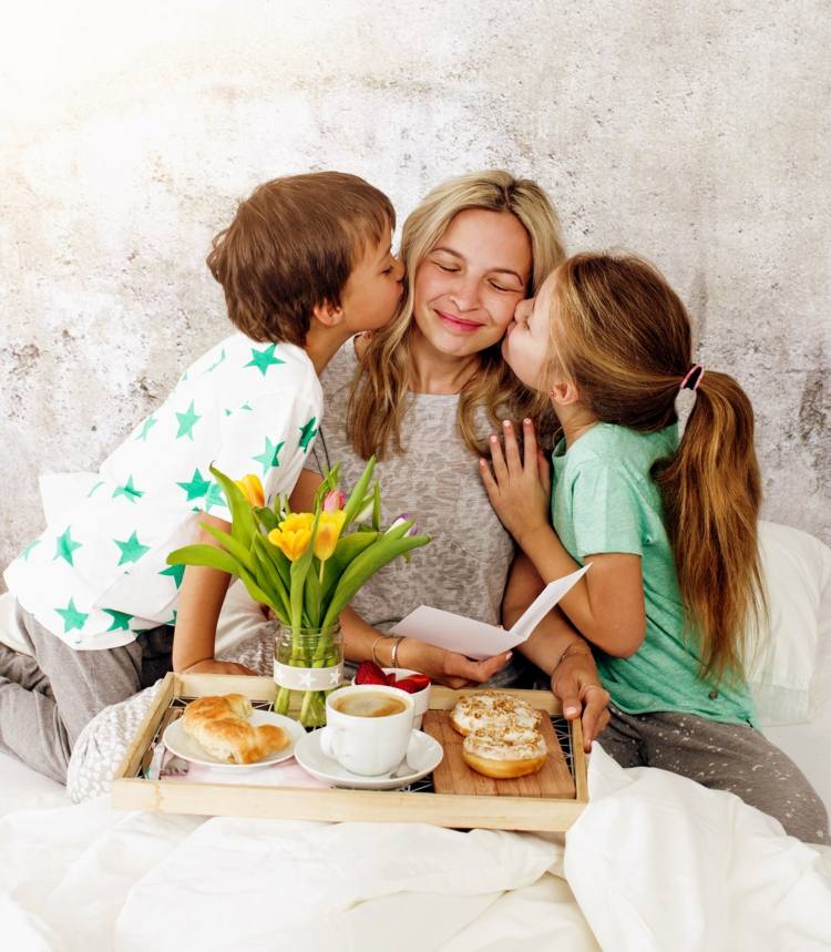 liebevolles Last Minute Geschenk zum Muttertag Ein Frühstück oder Brunch machen