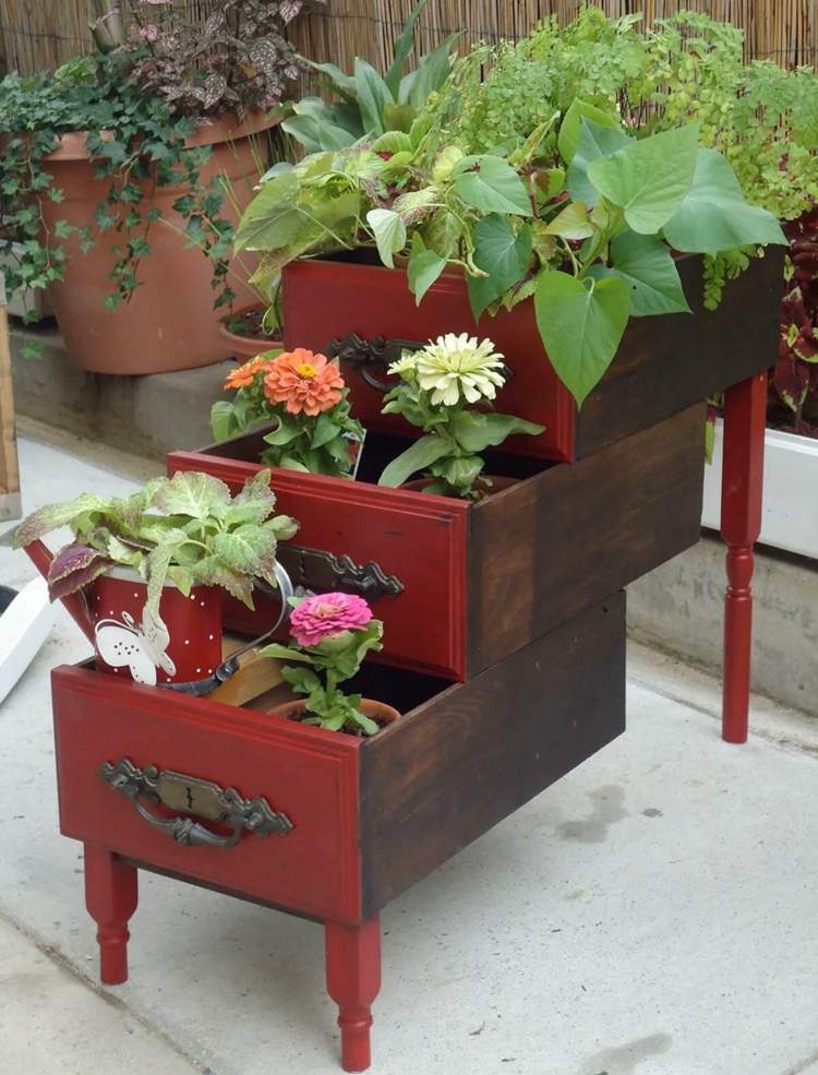 Alte Schubladen Gartendeko Pflanzengefäß Alte Möbel wieder verwenden