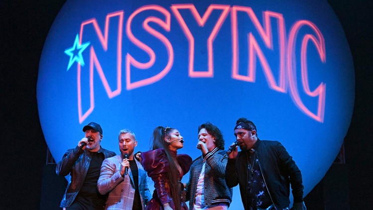 Ariana Grande Auftritt 2019 singt mit NSYNC