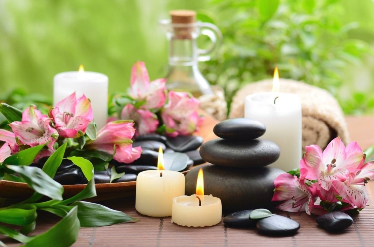 Aromatherapie Rezepte zum Entspannen bei Stress und zur Pflege