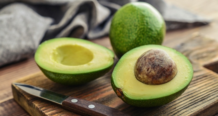 Avocado Pesto selbst machen gesunde Fette Abnehmen Tipps