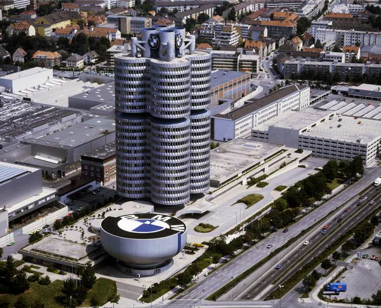 BMW Hauptsitz und Museum in München Vogelblick