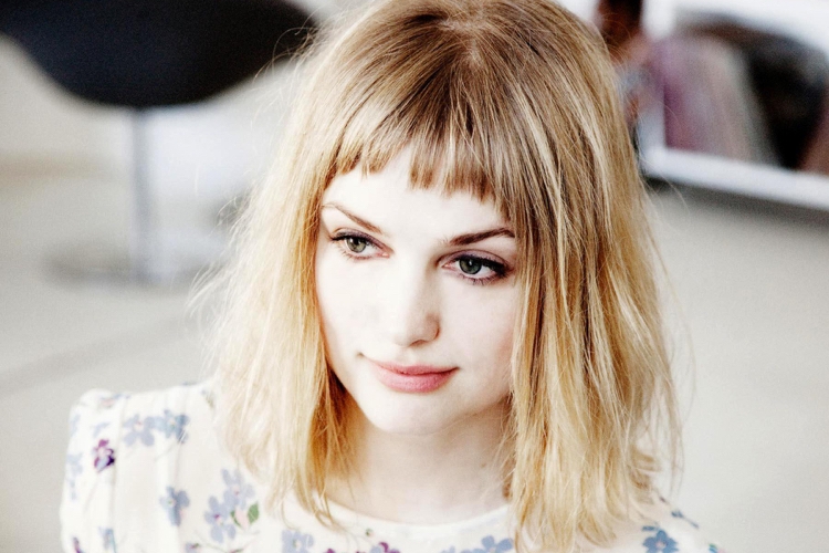 Warum nicht ein kurzer Pony? Erfahren Sie mehr über den Frisuren-Trend!