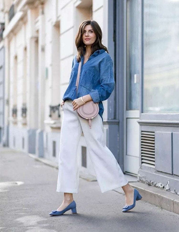 Culotte Kombinieren Jeanshemd oversized blaue Schuhe Modetrends