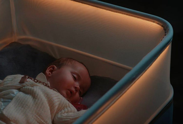Das Ford Babybett besitzt integrierte LED Lichter als Nachtleuchte