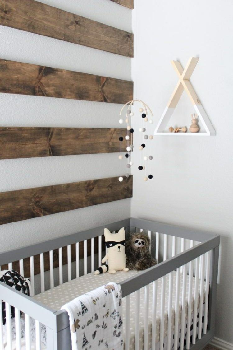 Die Wand im Babyzimmer mit rustikalen Brettern gestalten