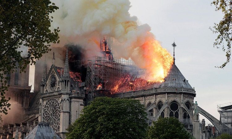 Feuer in der Pariser Kathedrale Notre Dame 15 April