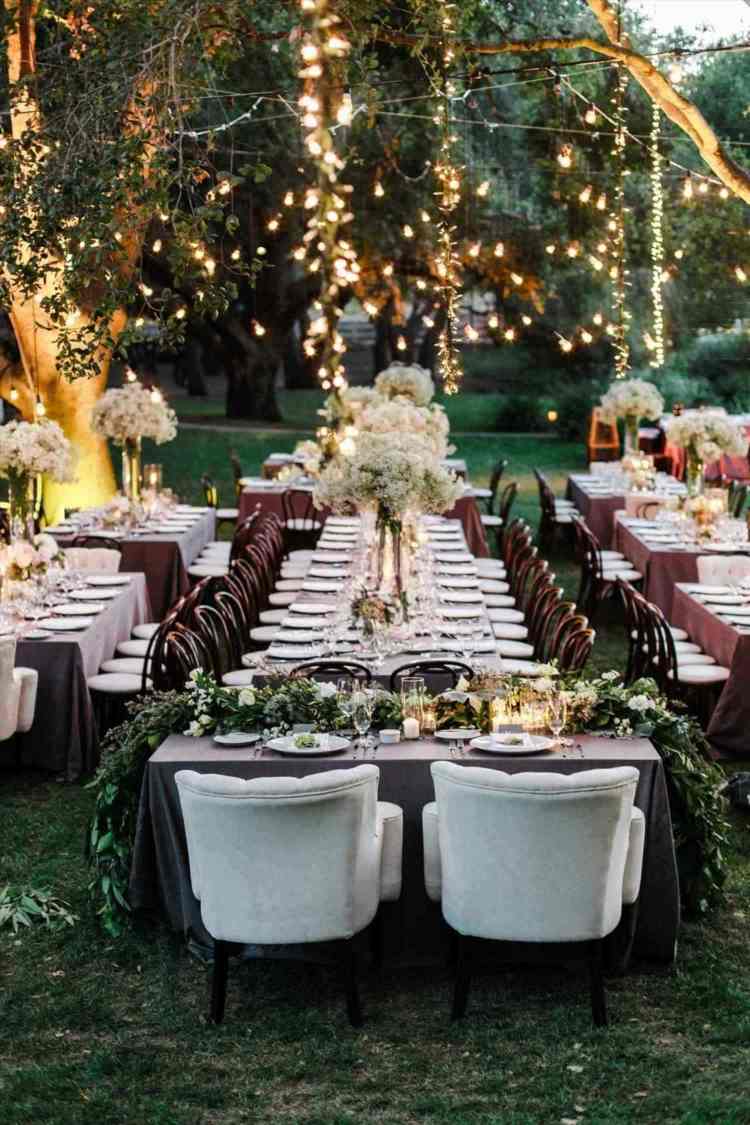 Gartenhochzeit planen Hochzeitsempfang Beleuchtung abends Dekoideen
