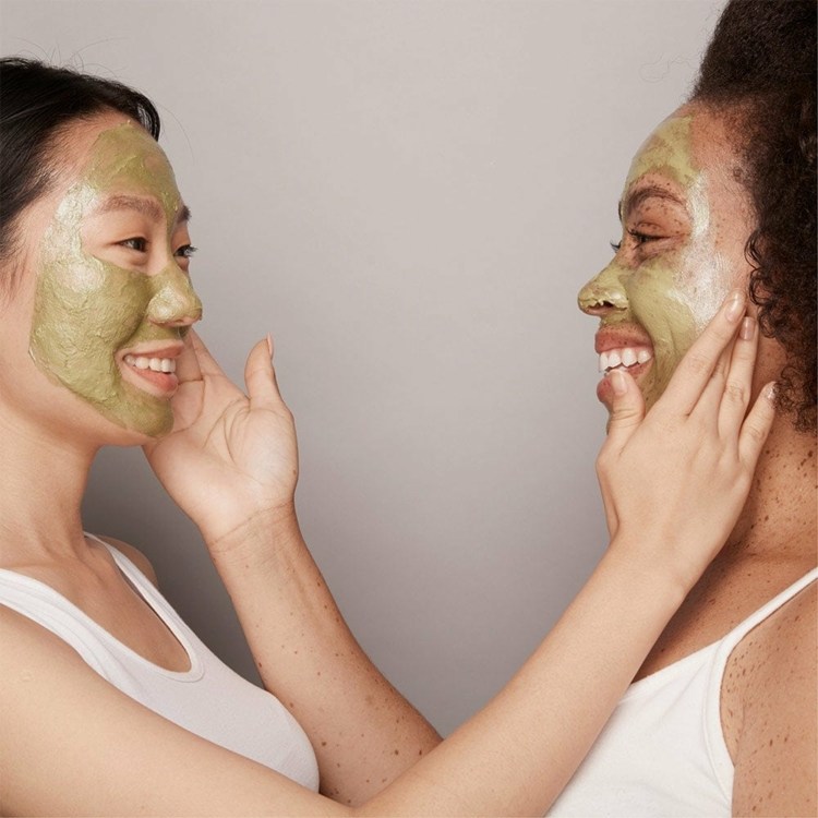 Gesichtspflege gegen Pickel mit einer hausgemachten Ingwer Gesichtsmaske