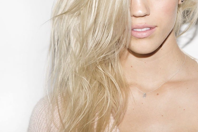 Glanz und Intensive Feuchtigkeit für blondierte Haare