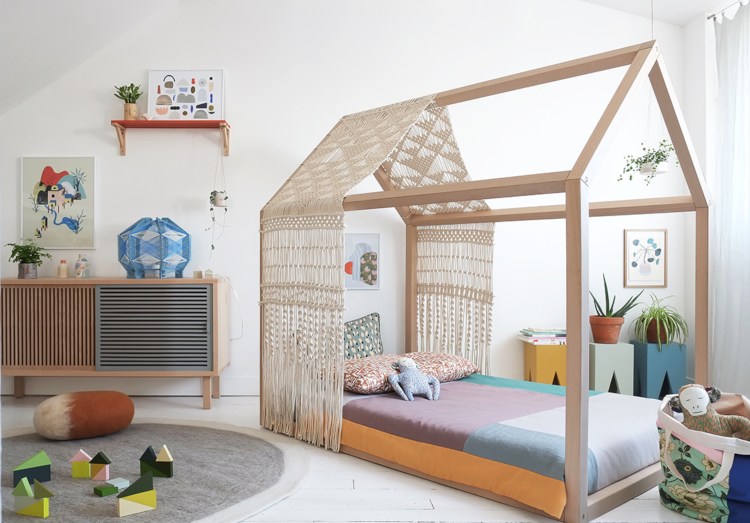 Hausbett für Kinder Montessori Kinderzimmer Boho Stil einrichten Pastellfarben grün