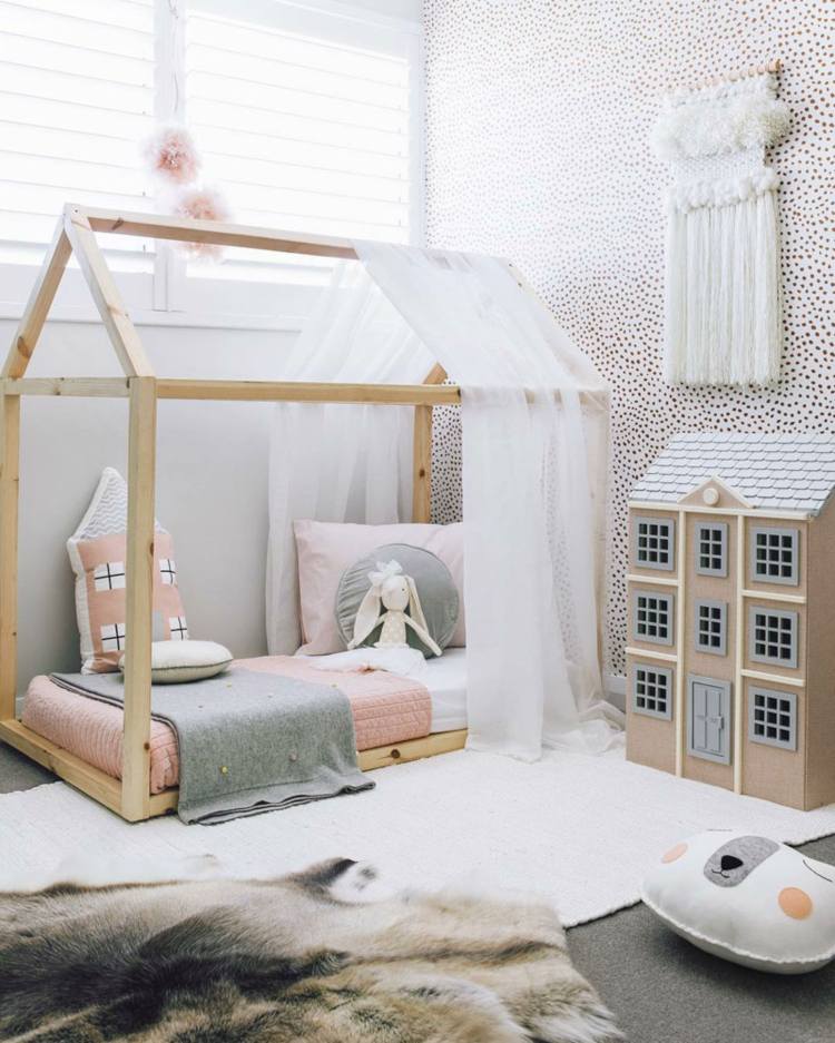 Hausbett für Kinder Montessori Kinderzimmer Mädchen Prinzessin Puppenhaus rosa Punkte Tapete Kleinkinder