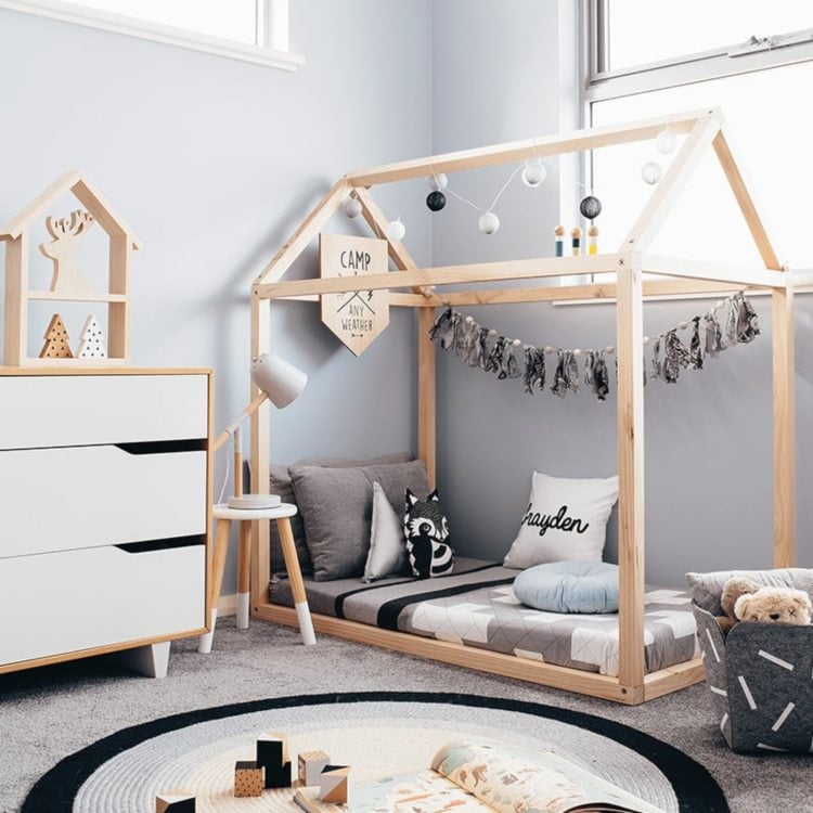 Hausbett für Kinder kleines Kinderzimmer einrichten Montessori Ideen