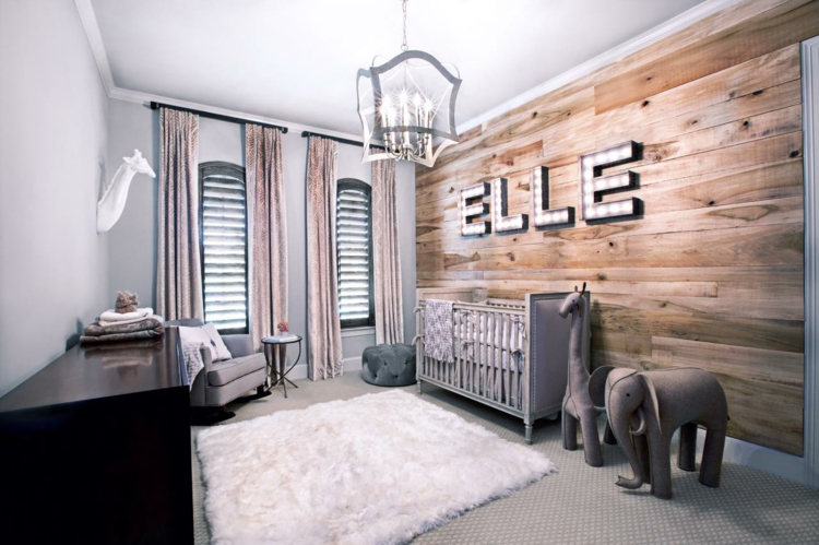 Holzverkleidung für die Wand als Akzent und Dekoration mit Babyzimmer
