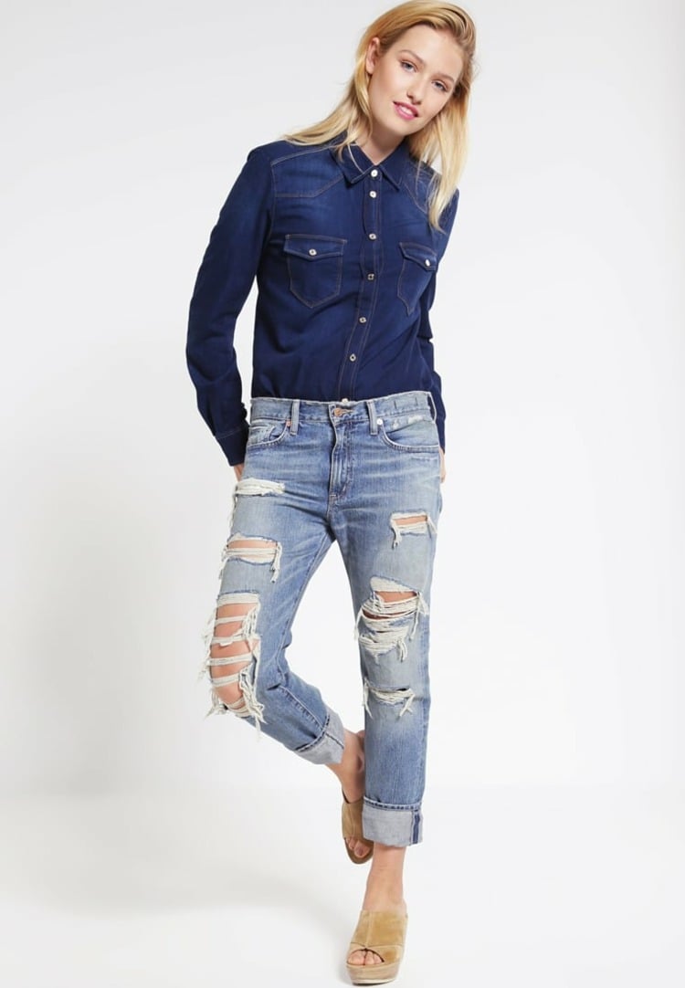 Jeanshemd kombinieren dunkelblau boyfriend jeans Outfit Ideen Damen