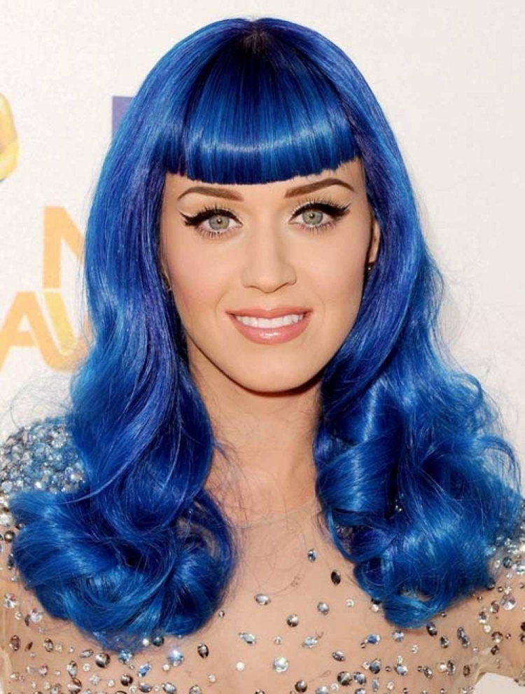 Katy Perry Frisur 2010 blaue Haare Perücke Eye Liner