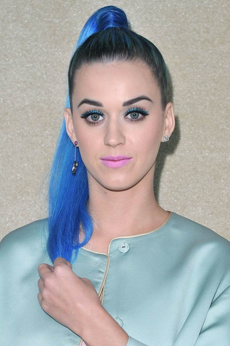 Katy Perry Frisur Blaue Haare Pferdeschwanz