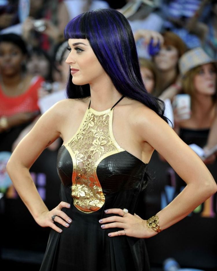 Katy Perry Frisur MMA 2012 schwarz lila Haare