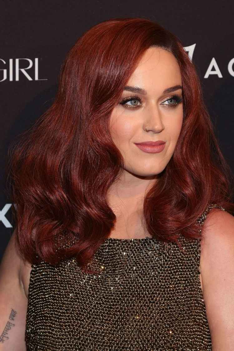 Katy Perry Frisur lange Haare Dunkelrote Haare Nuancen
