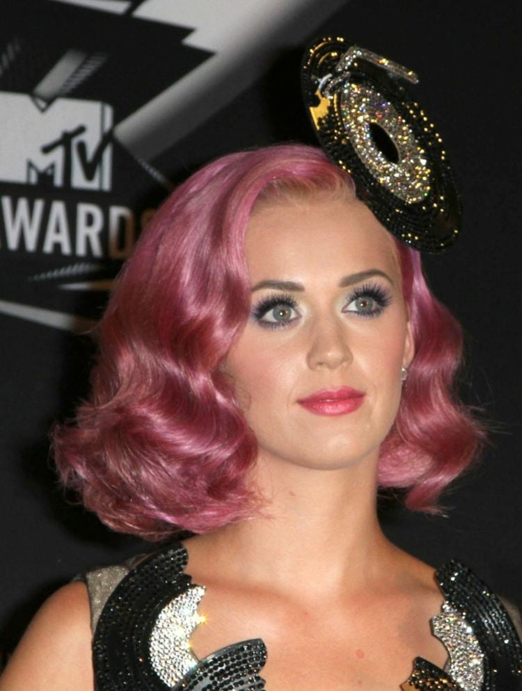 Katy Perry Frisur rosa Haare Bob Frisur Locken