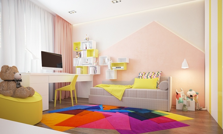 Kräftige und dezente Farben kombinieren - Geometrie an der Wand und im Teppich