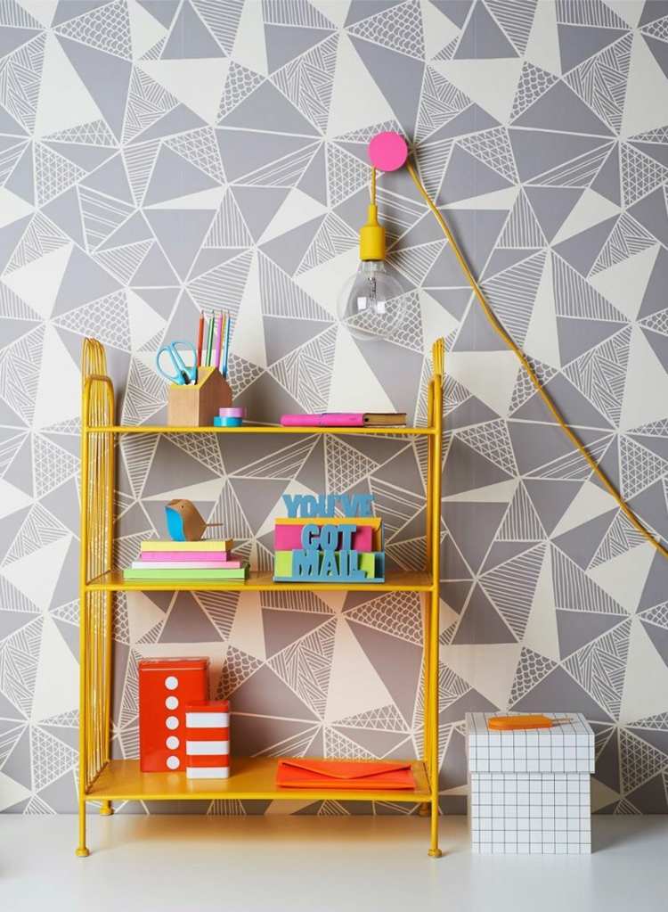 Moderne Tapete für das Kinderzimmer mit Dreiecken in Grau