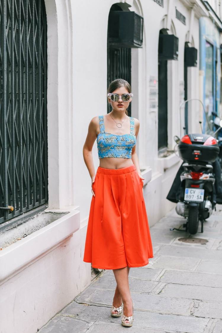 Orange Culotte kombinieren Crop Top blau Zebramuster Sommer Outfit Modetrends