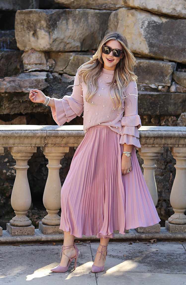 Plisseerock kombinieren rosa Bluse High Heels Herbst Outfit Ideen blonde Haare