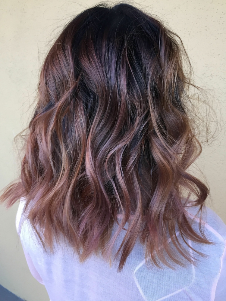 Rose braun lila Haarfarbe Balayage Frisuren kurze Haare Locken