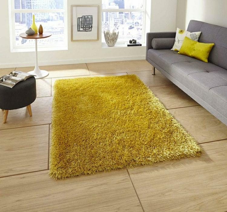 Senfgelb kombinieren Teppich graues Sofa Wohnzimmer einrichten Ideen