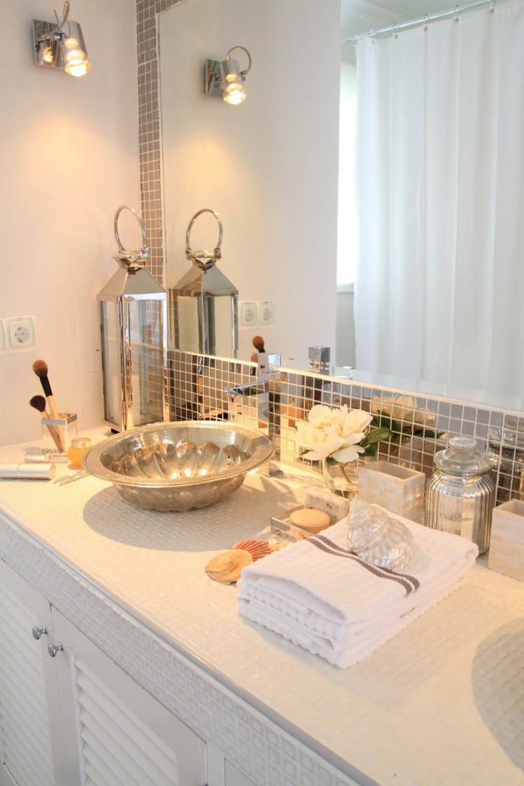 Spiegelfliesen Badezimmer selbstklebend reinigen Wohnung einrichten Ideen