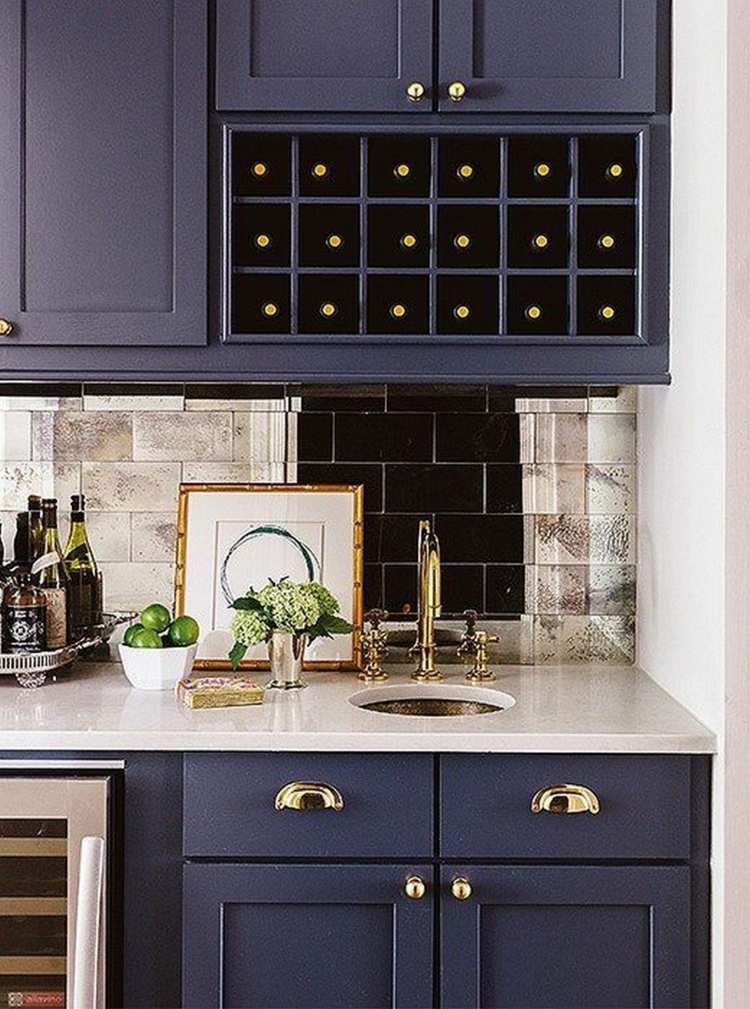 Spiegelfliesen gestalten Küche Küchenrückwand Ideen Wohnung einrichten blau