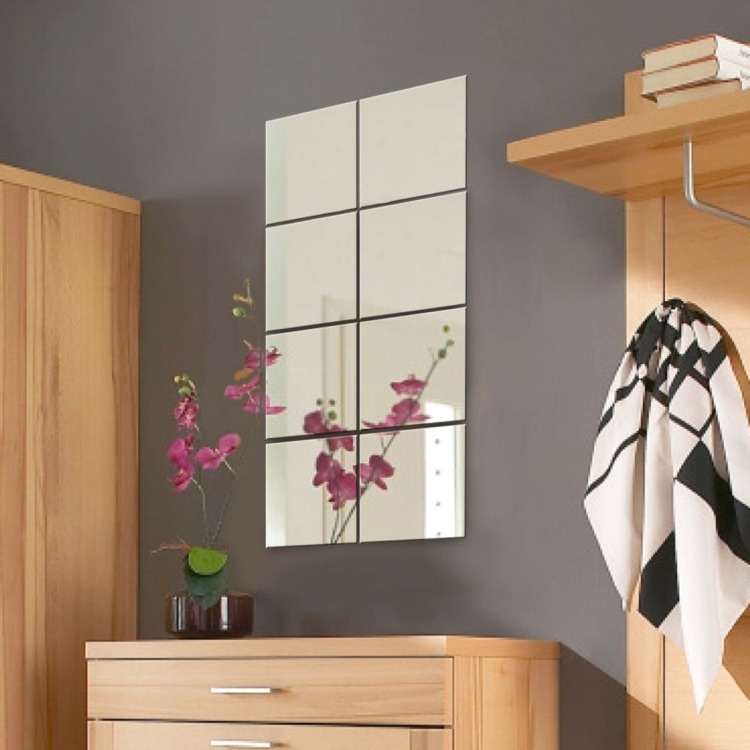 Spiegelfliesen im Schlafzimmer Wohnung einrichten Holzschrank Holzkommode