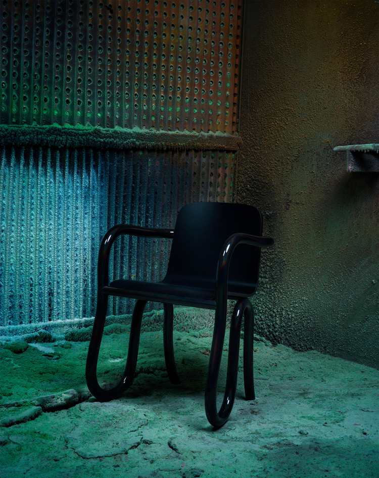 Stuhl mit Armlehne schwarz lackiert Laminat skandinavische Möbel