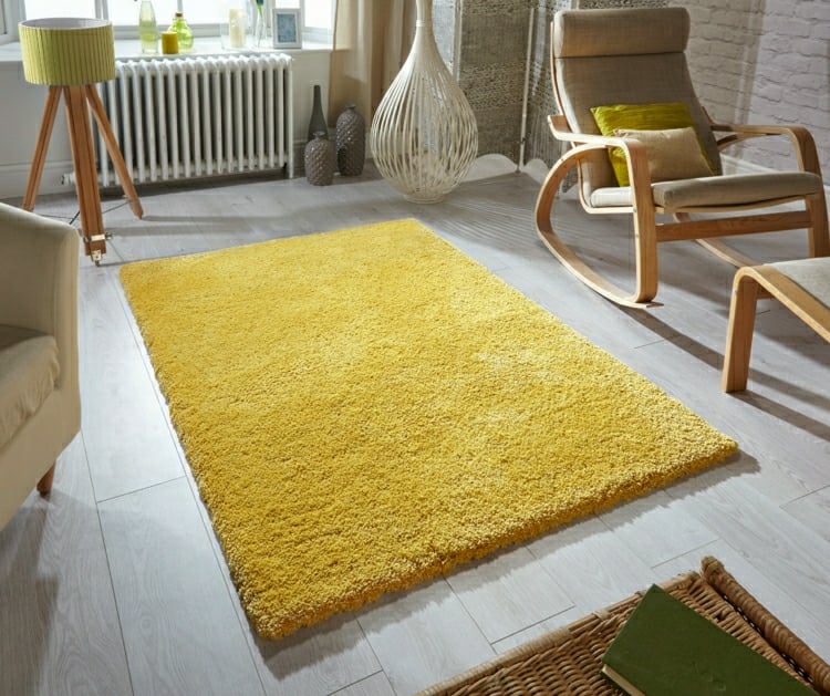 Teppich Senfgelb kombinieren Wohnzimmer Einrichtungsideen moderne Wohnung
