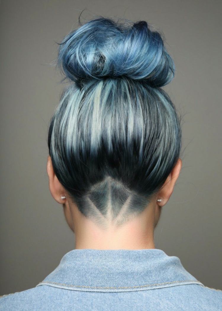 Undercut Lange Haare blaue Haare Topknot Frisur Haar Tattoo Ideen