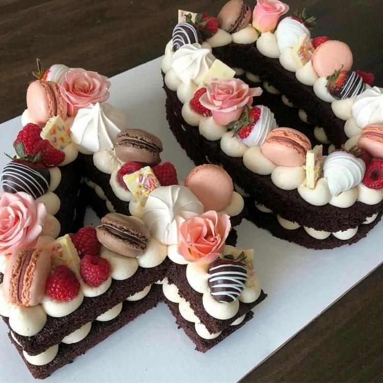 Zahlenkuchen 40 backen Anleitung Dekoration Geburtstagstorte Macarons Edrbeeren mit Schokolade
