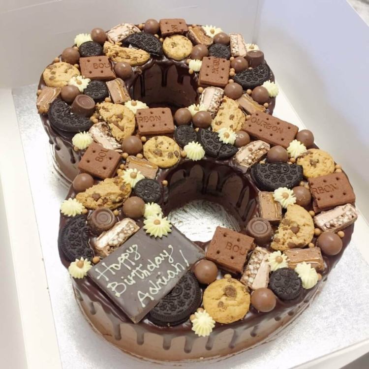 Zahlenkuchen Rezept Geburtstagstorte verzieren Ideen Schokolade Kekse
