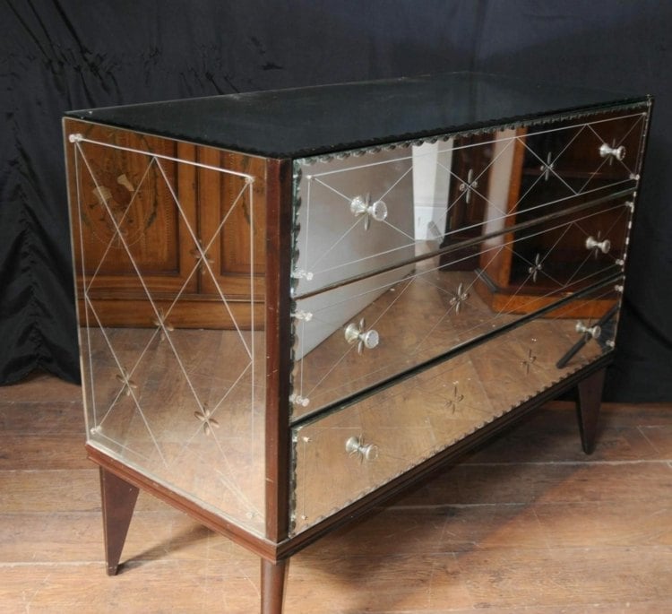 alte Möbel mit Spiegelfliesen gestalten Vintage Möbel Holzkommode Wohndeko Ideen