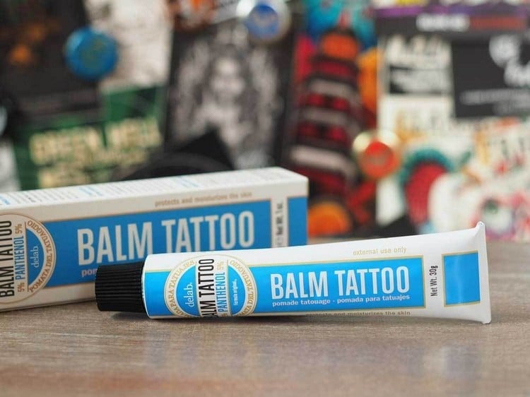 balsam für tattoo pflege aus bepanthenol mit lindernder wirkung gegen juckreiz