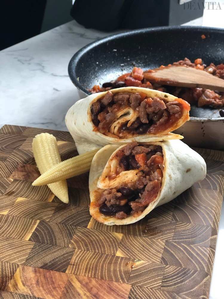 burrito wrap rezepte mit maiskölbchen und rinderhackfleisch mit schwarzen bohnen