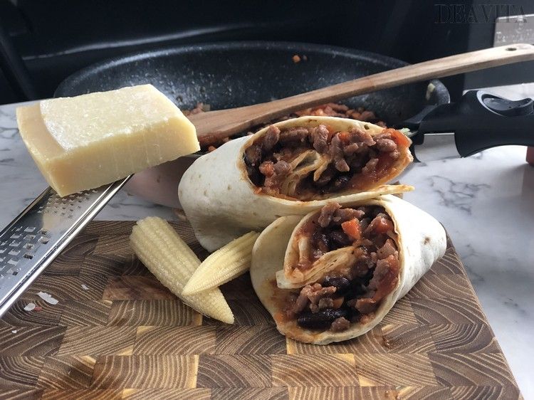 burrito wraps rezepte warm aus der pfanne mit maiskölbchen servieren