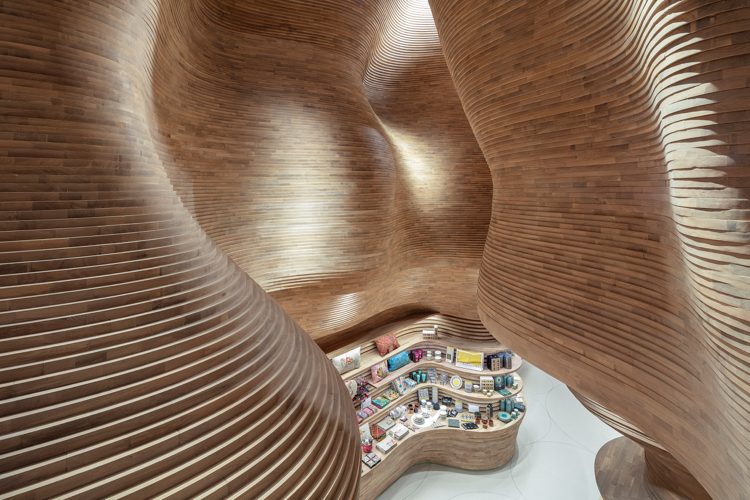futuristische Wandgestaltung mit Holz Souvenirladen Nationalmuseum Katar