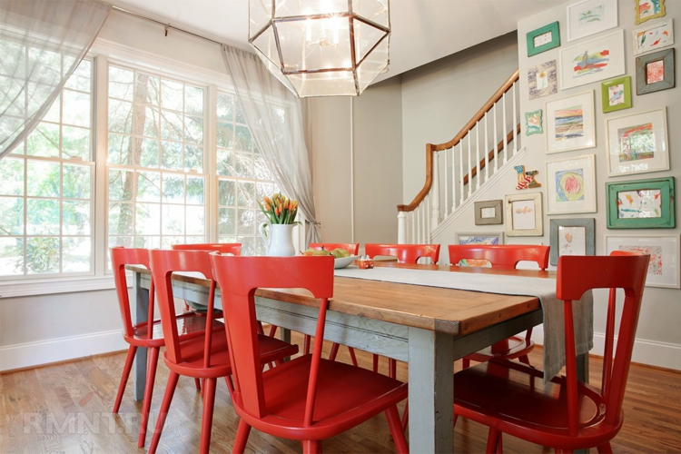 landhausstil esszimmer modern einrichte roter essstuhl deckenleuchte dekoideen wohnung