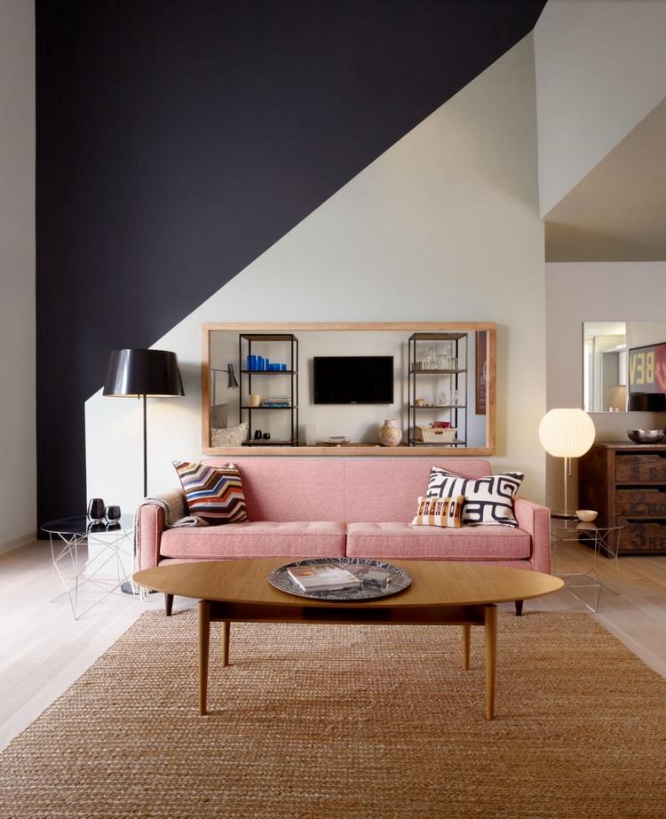 minimalistisches design im wohnzimmer mit retro couchtisch und geometrischen wandmustern